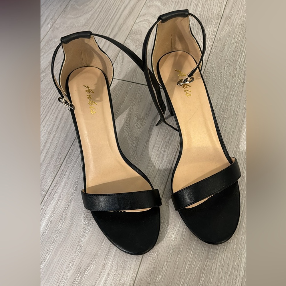 Women’s black heels - size 8